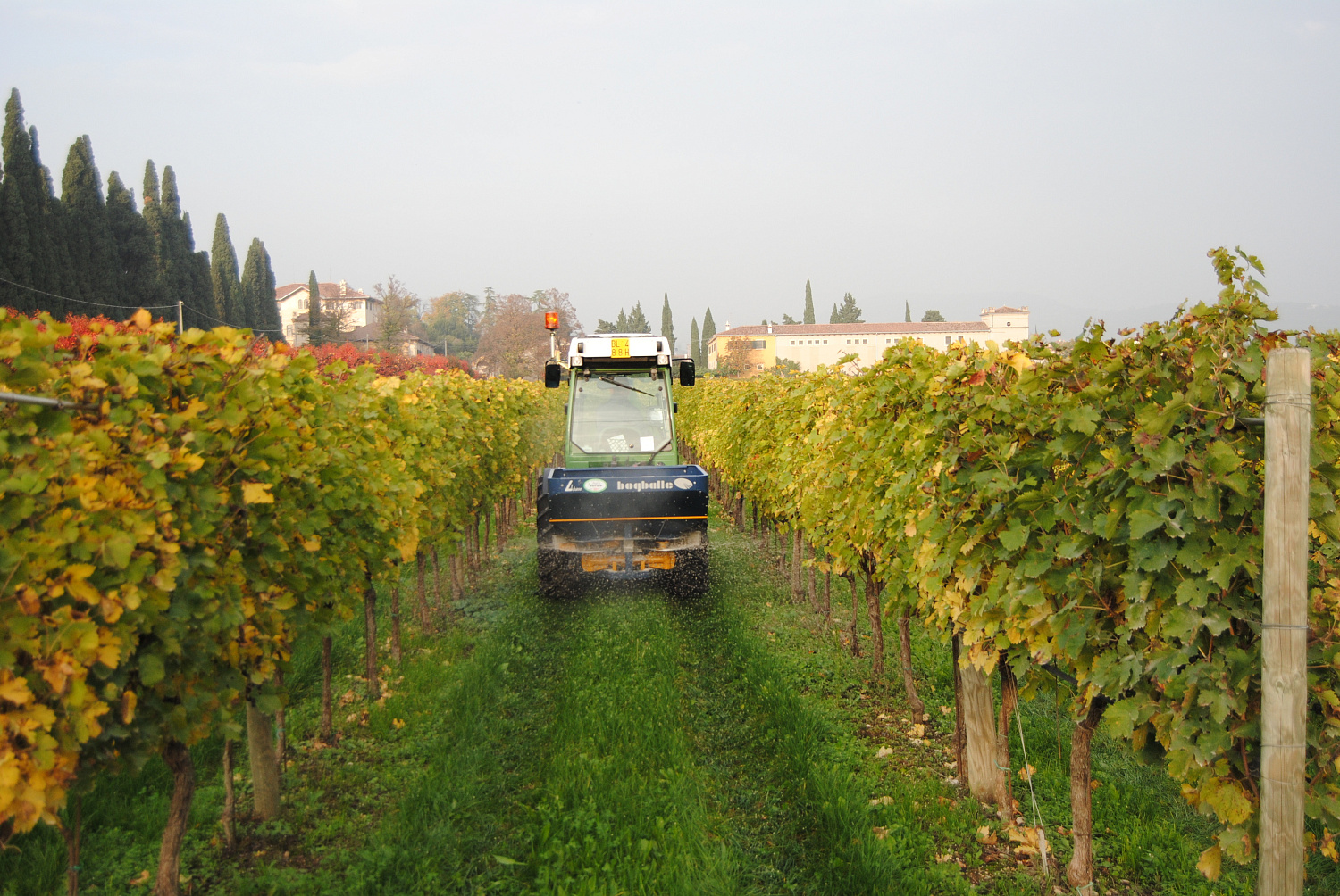 Навесной разбрасыватель удобрений L15