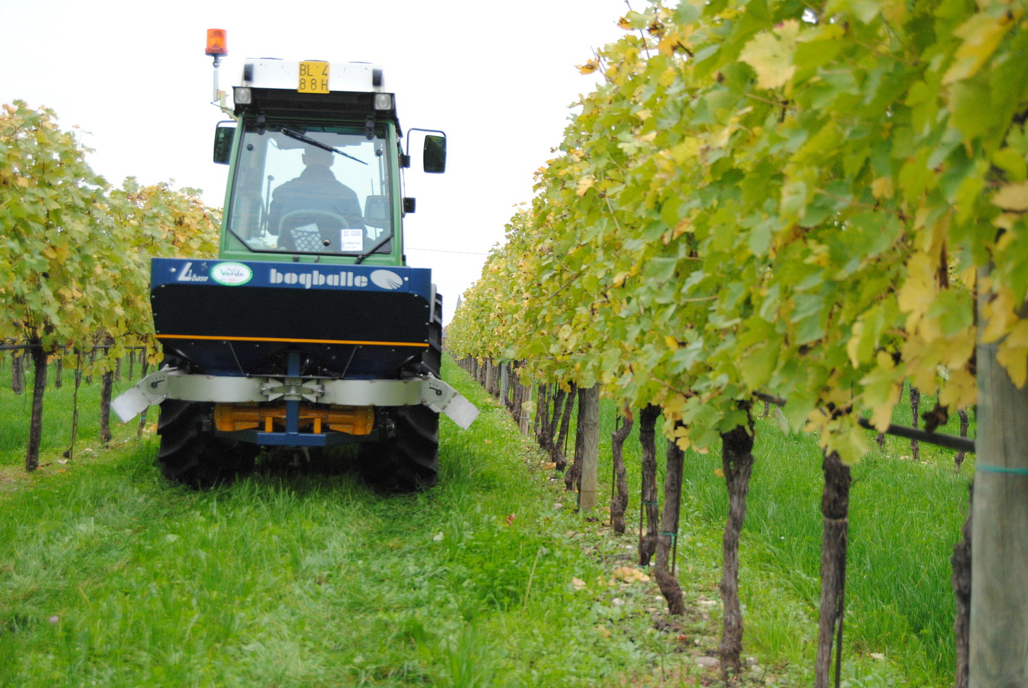 Навесной разбрасыватель удобрений L15